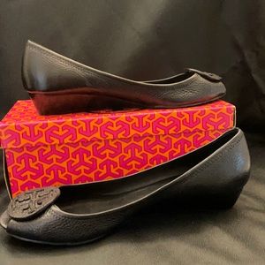 Tory Burch Kitty- open toe wedge
